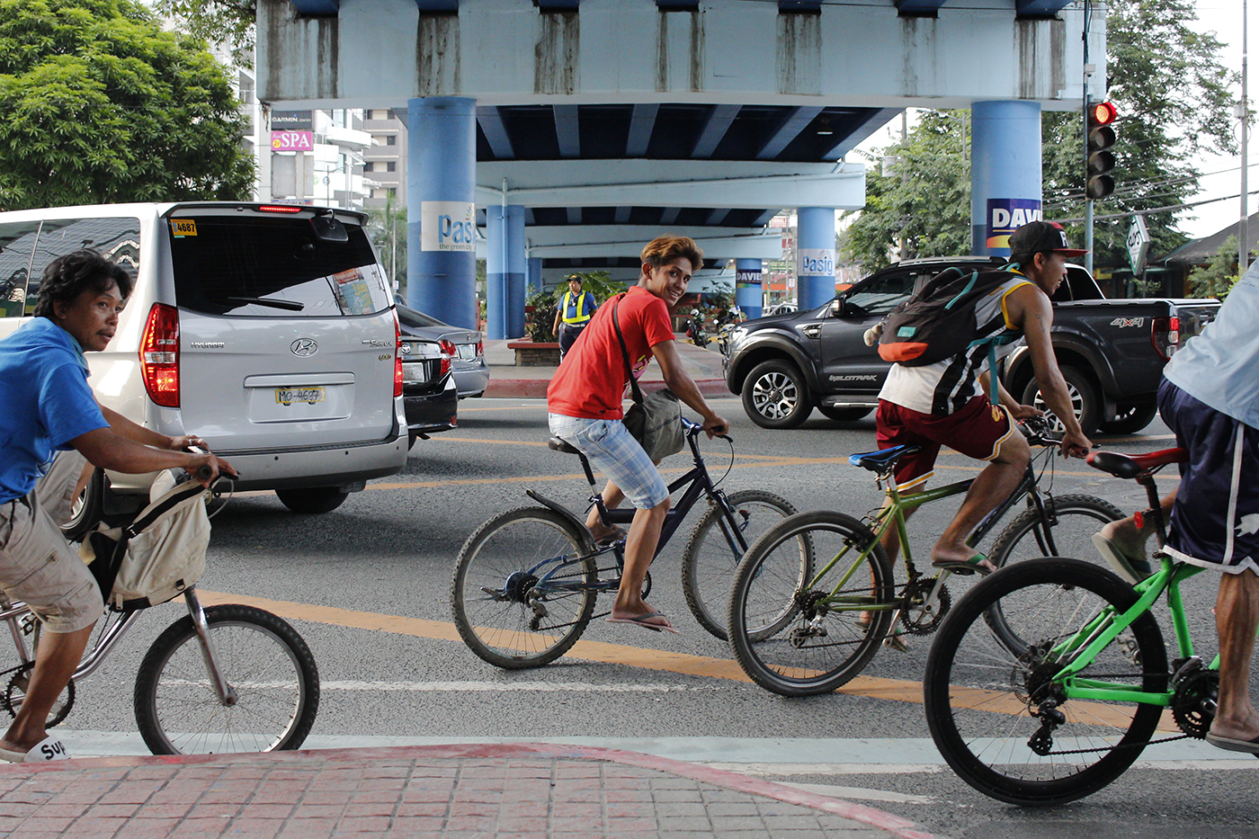 Ortigas bike commuter Meralco Avenue