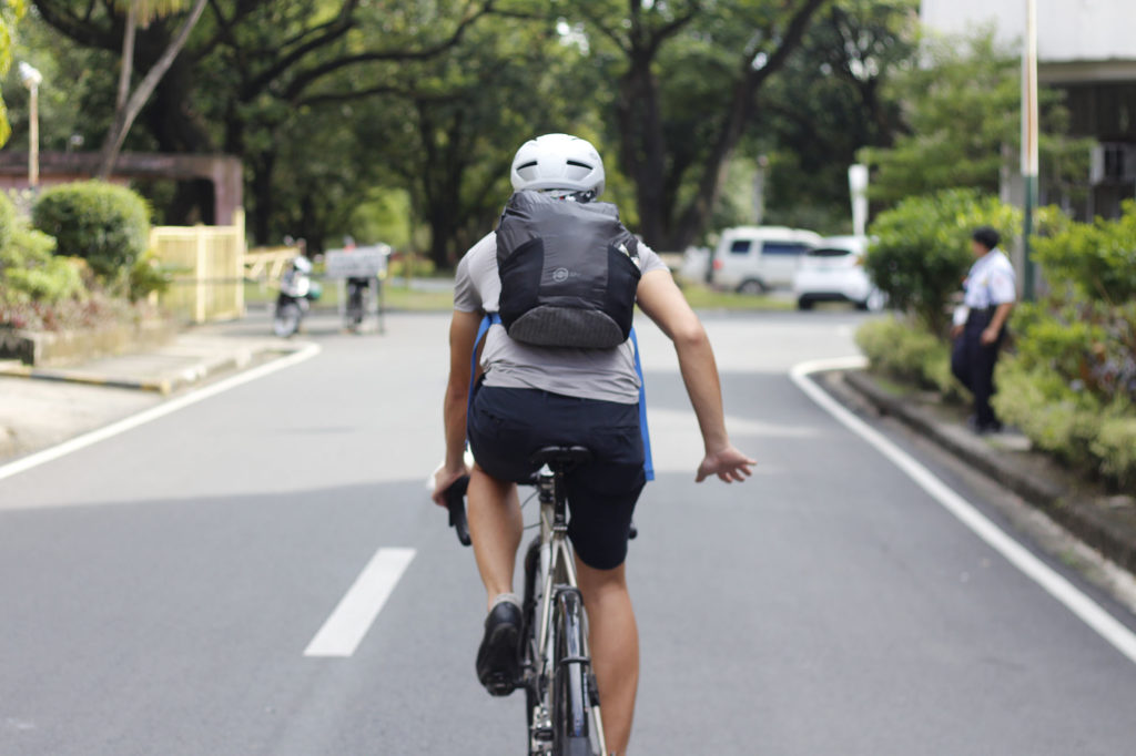 Slowing down cycling hand signal