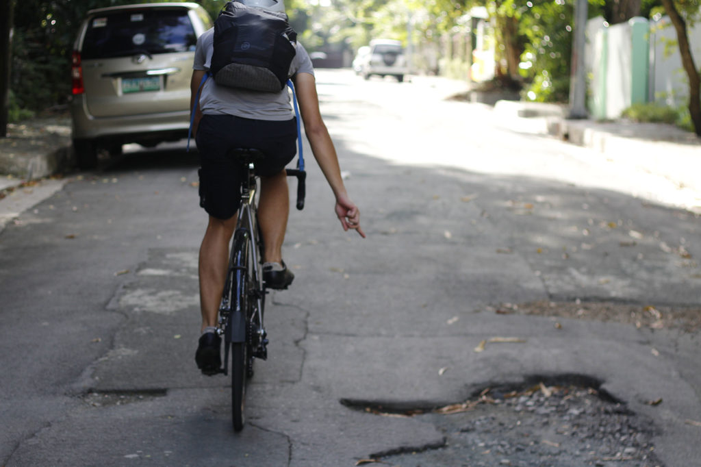 Pothole cycling hand signal